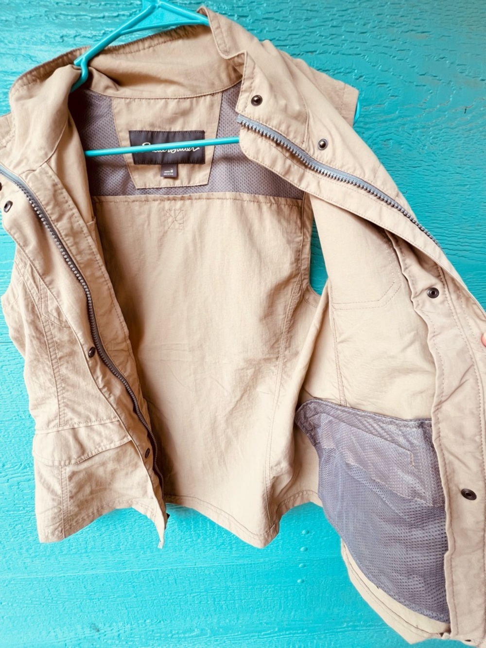 Eddie Bauer Khaki Travel Vest Lightweight Utility Safari Vest Pockets Size M - Picture 4 of 6